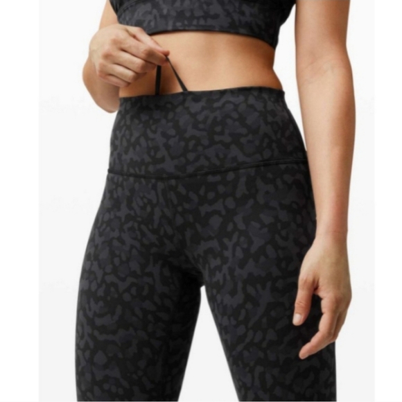 lululemon athletica Pants - Lululemon Wunder Under HR tight 25" inseam size 4